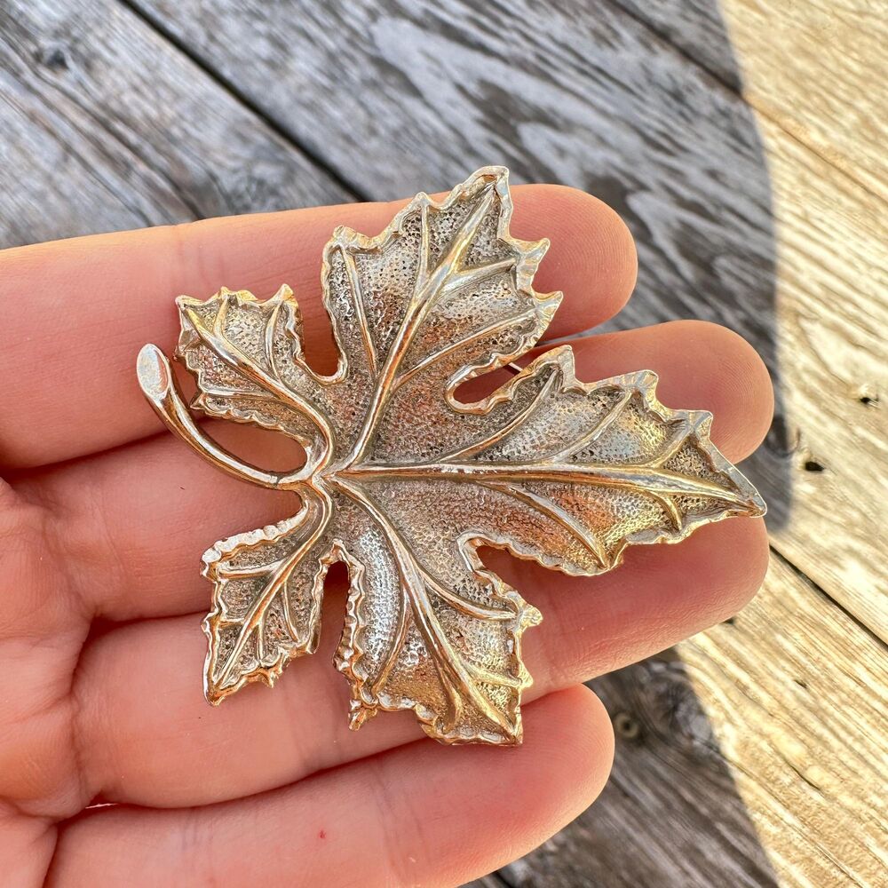Vintage Jewelry Gold Tone Leaf Brooch Pin